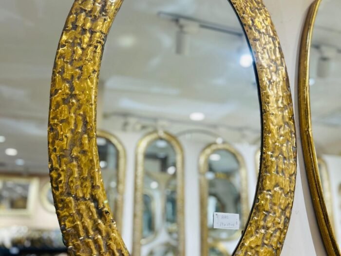 مرآة هندي بيضاوي مع اطار نحاسي