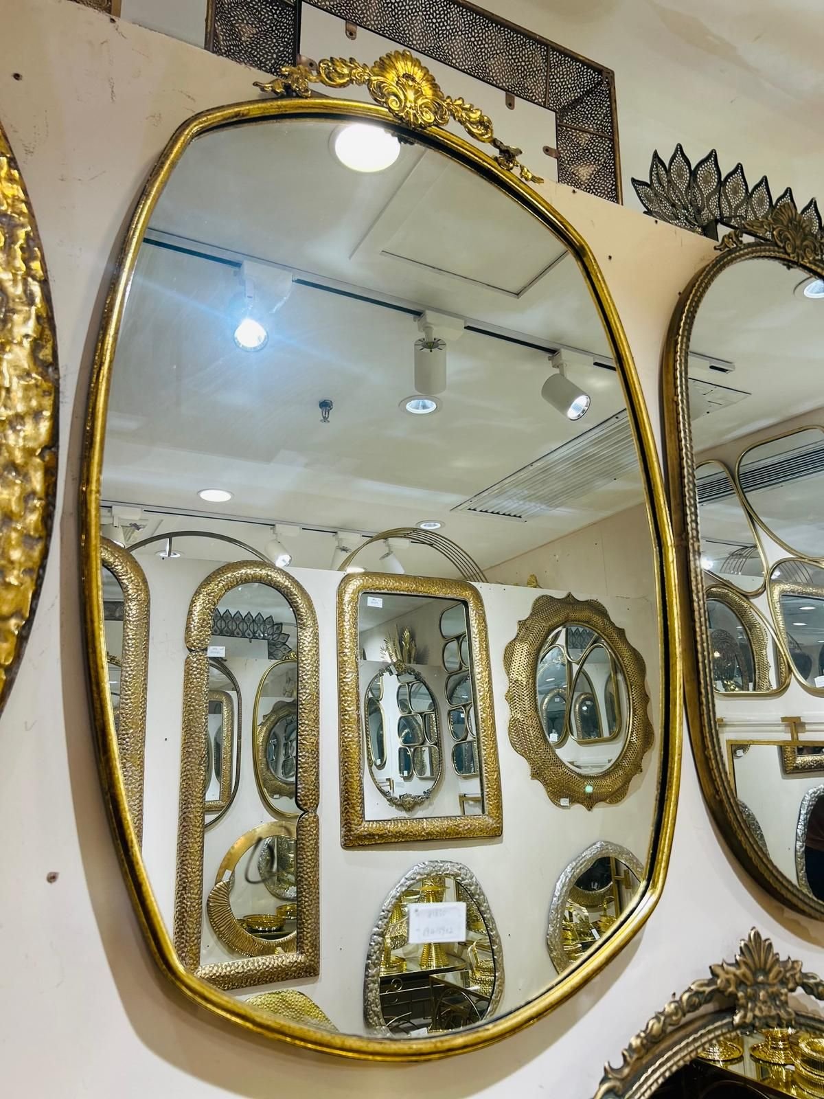 clzidg46w018f01hphkpuebse_26ea77d7-5c71-44b4-8fa0-791dac0d4a5e-3.jpeg مرآة هندي بيضاوي - الصورة 1
