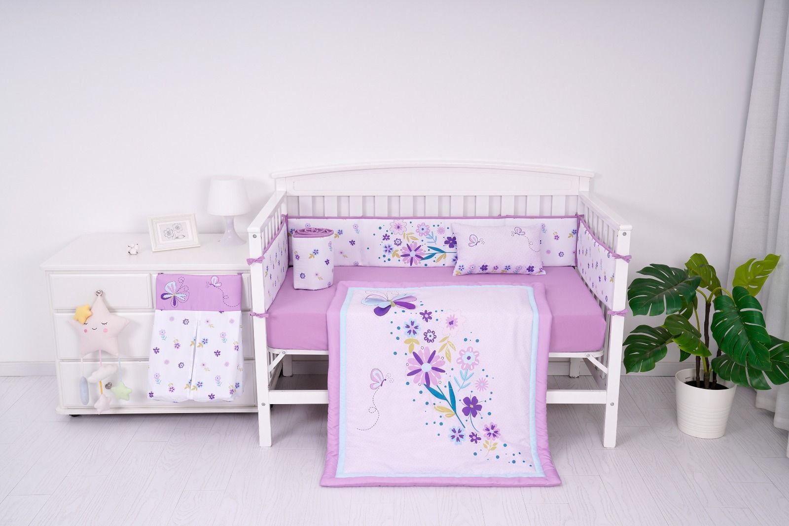 clziexlvm01ax01hpdde68qdt_0b3e6243-40da-4ec5-8fef-c8f6c8680a07-2.jpeg طقم لحاف بيبي 5 قطع دزني - الصورة 1