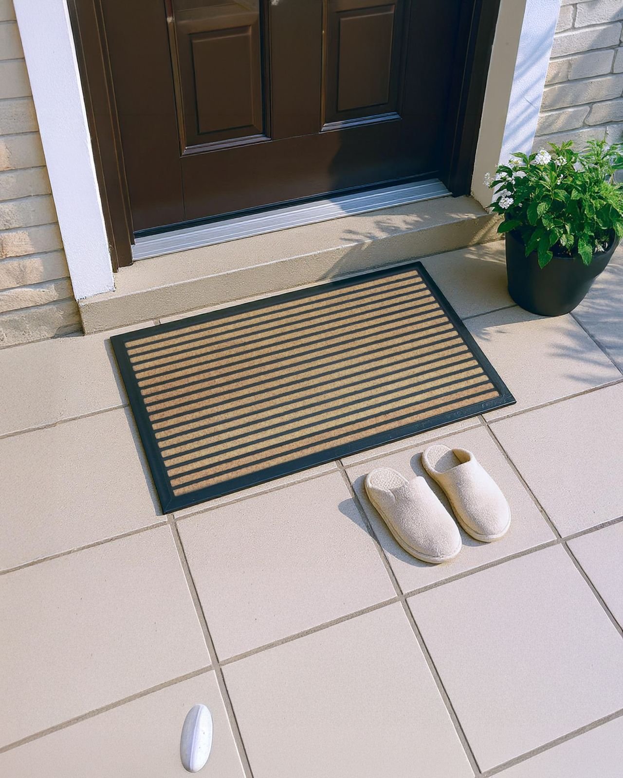 be2f86e0-7131-46e5-96d8-06a322e3cf7a دعسة مدخل بيج وأسود - LINI - الصورة 1