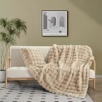 ثرو مع قرنه فرو الأرنب - MILOS