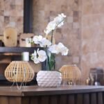 مزهرية ورد  - Graceful White