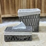 ⁦طقم سلة مع علبة محارم مصنوع من القش والقماش⁩ - الصورة ⁦2⁩