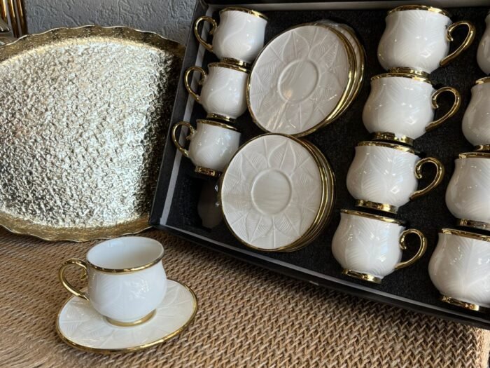 طقم فناجين قهوة 12\12 بورسلان أبيض مع ذهبي
