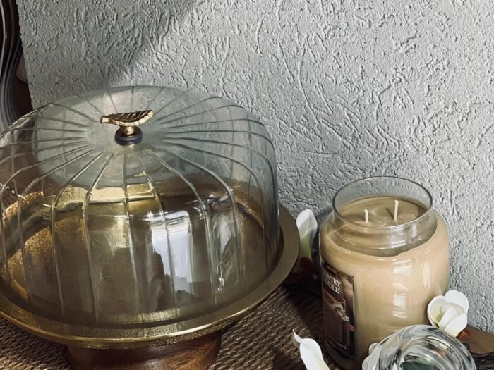 صحن حلويات خشب هندي مع غطاء زجاج دائري