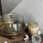 صحن حلويات خشب هندي مع غطاء زجاج دائري