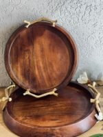 ⁦طقم صواني خشب هندي مدور مع يد نحاس⁩ - الصورة ⁦2⁩