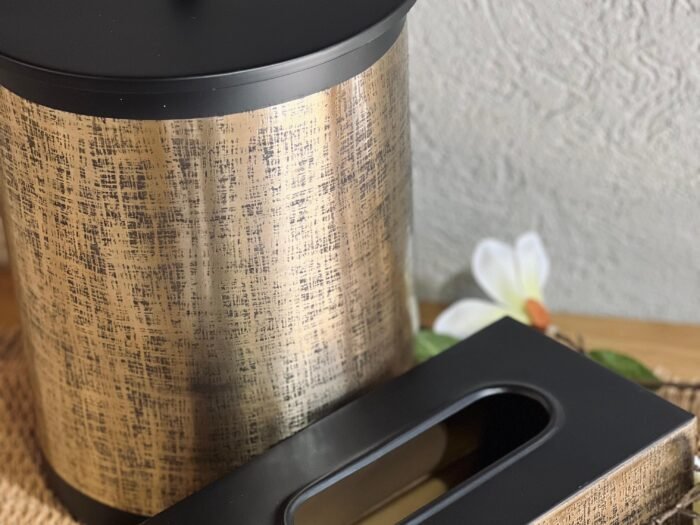 طقم سلة مع بكيت محارم ذهبي مع أسود