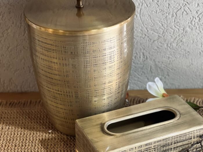 طقم سلة مع بكيت محارم ذهبي