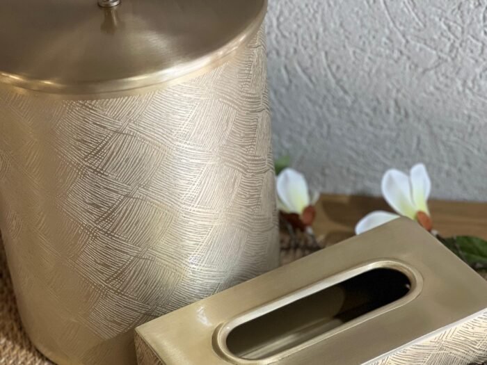 طقم سلة مع بكيت محارم موشح ذهبي