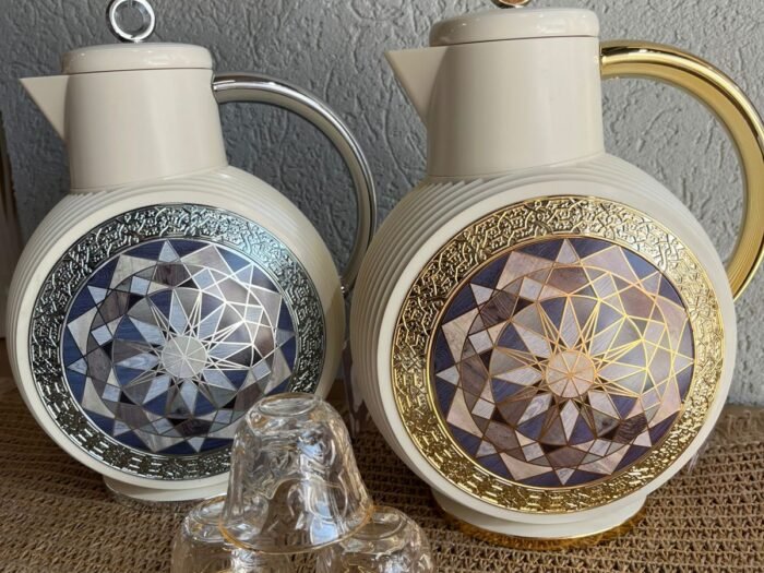 ثيرموس مدور 0.9 لتر بلاستيك بيج مزخرف مع يد وغطا حلقة كبس