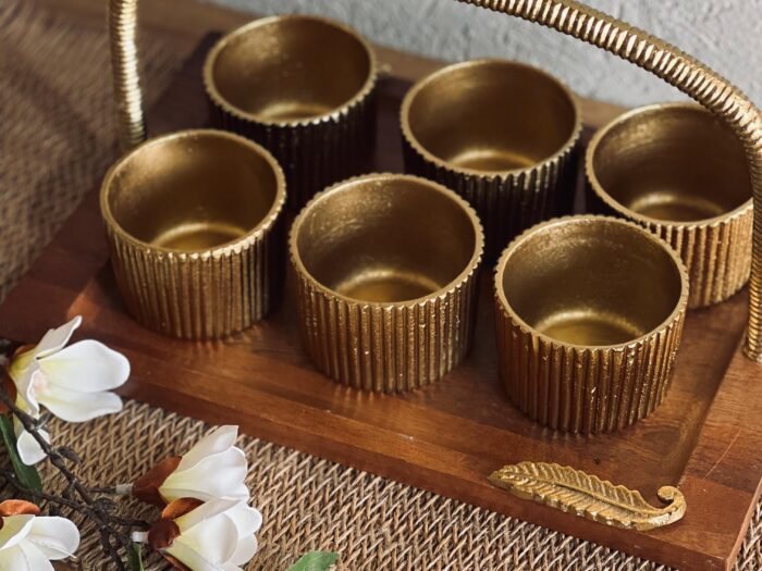 طقم صينية مستطيل مع 6 صحون مكسرات نحاس هندي محزز مع مسكة قوس