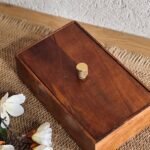 مضيفة مستطيل خشب هندي مع غطاء مسكة نحاس