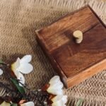 مضيفة مريع  خشب هندي مع غطاء مسكة نحاس