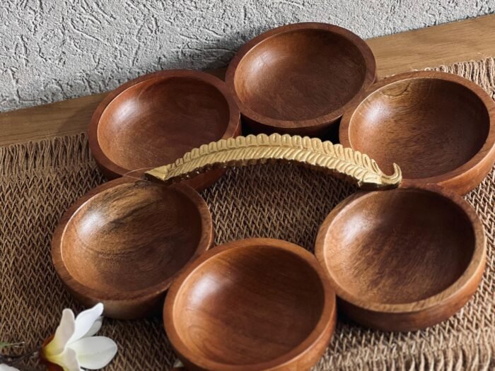 صحن مكسرات 6 عين مدور خشب هندي مع مسكة نحاس