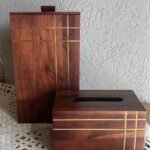 طقم سلة مع بكيت محارم مستطيل خشب هندي محزز ذهبي