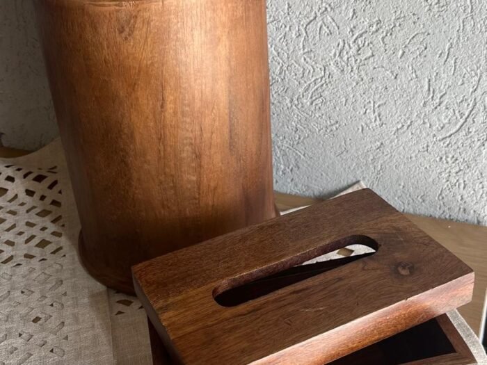 طقم سلة مع بكيت محارم مدور خشب بني هندي