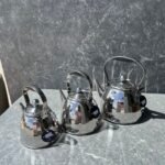 أبريق شاي ستانلس ستيل فضي محزز مع مصفاة