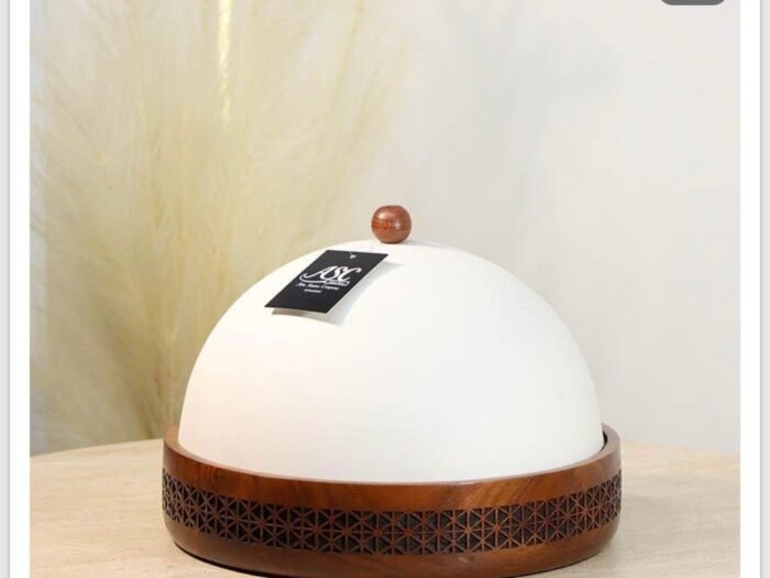 مضيفة خشب مدور محفر مع غطا قبة تنك بيج