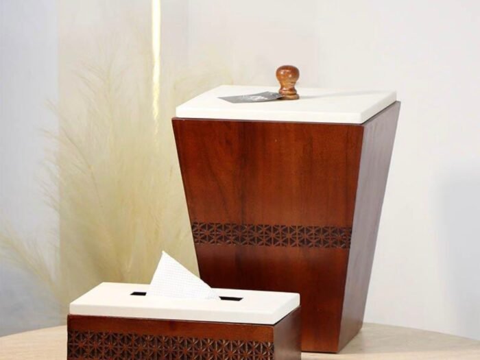 طقم سلة مع بكيت محارم خشب محفر وغطاء تنك بيج