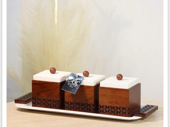 طقم صينية مستطيل تنك بيج مع 3 مضايف مربع خشب محفر غطا قبة تنك بيج