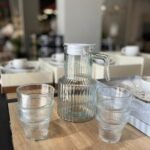 طقم  كوز مي 1 لتر غطا بلاستيك + 4 كاسات زجاج محزز